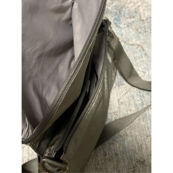 Baggallini  Amanda Crossbody Bag Gray RFID lightweight - Picture 3 of 5